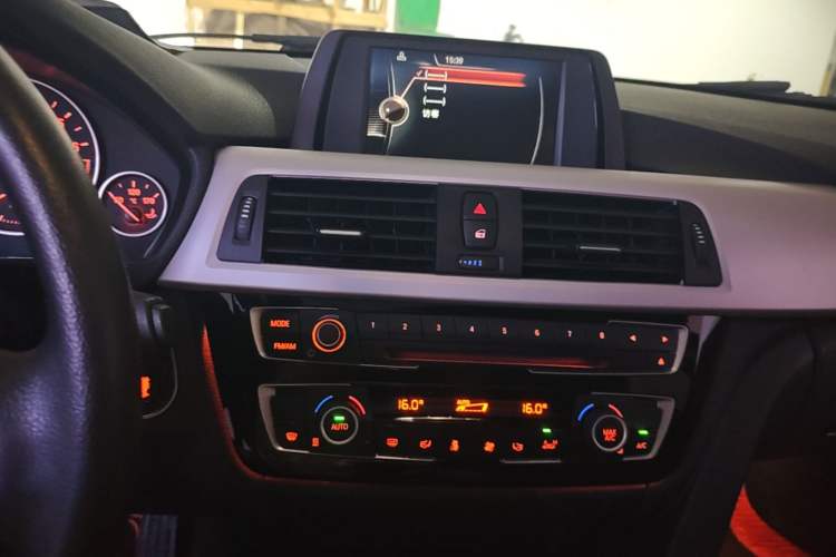 Used BMW 3 Series 2016 320Li Ambition Model Audio And AC Panel