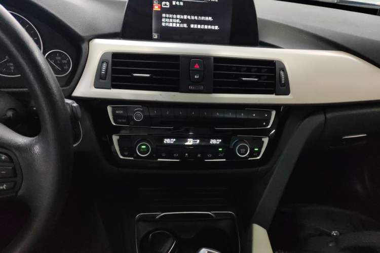Used BMW 3 Series 2016 320Li Fashion Model Audio And AC Panel