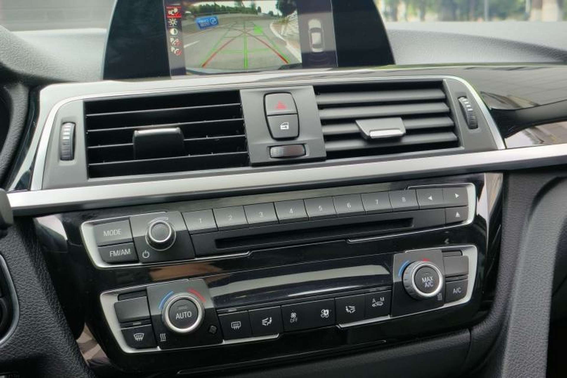 Used BMW 3 Series 2016 320Li Fashion Model Audio And AC Panel