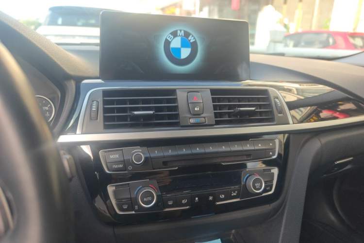 Used BMW 3 Series 2016 320Li Fashion Model Audio And AC Panel