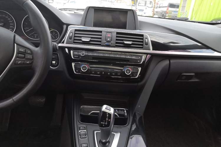 Used BMW 3 Series 2016 320Li Ambition Model Audio And AC Panel