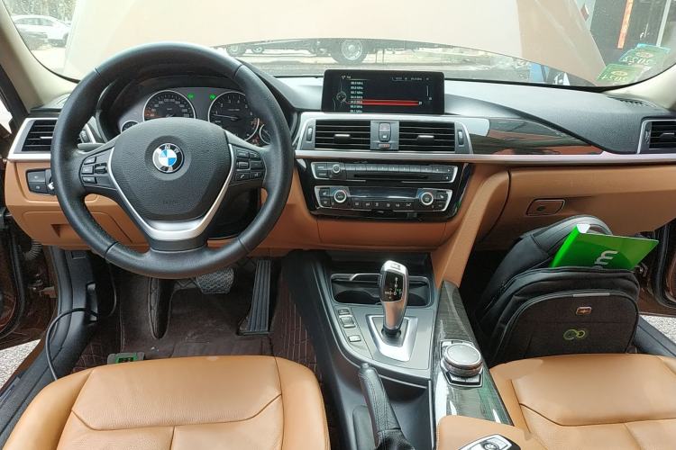 Used BMW 3 Series 2016 320Li Luxury Design Package Center Console