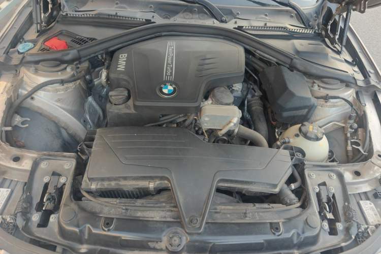 Used BMW 3 Series 2016 320Li Fashion Model Engine Bay