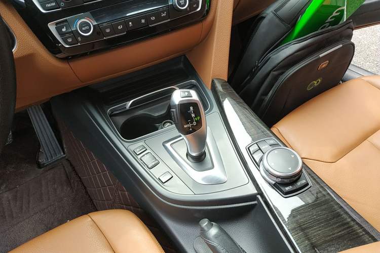 Used BMW 3 Series 2016 320Li Luxury Design Package Gear Lever