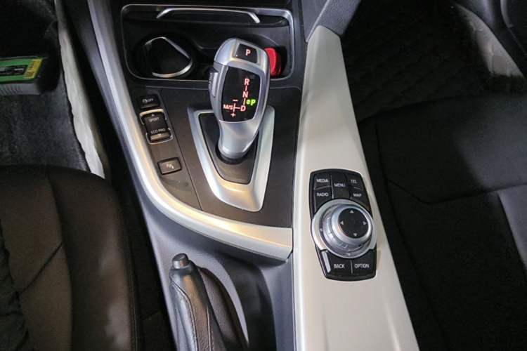 Used BMW 3 Series 2016 320Li Fashion Model Gear Lever
