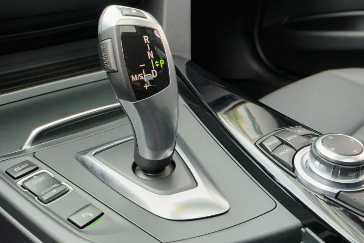 Used BMW 3 Series 2016 320Li Fashion Model Gear Lever