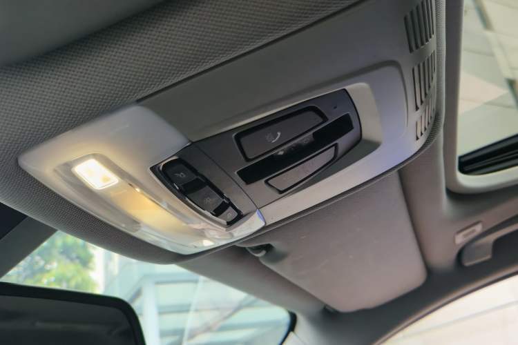 Used BMW 3 Series 2016 320Li Fashion Model Headliner