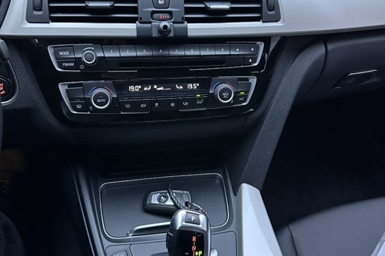 Used BMW 3 Series 2016 320Li Fashion Model Interior 1