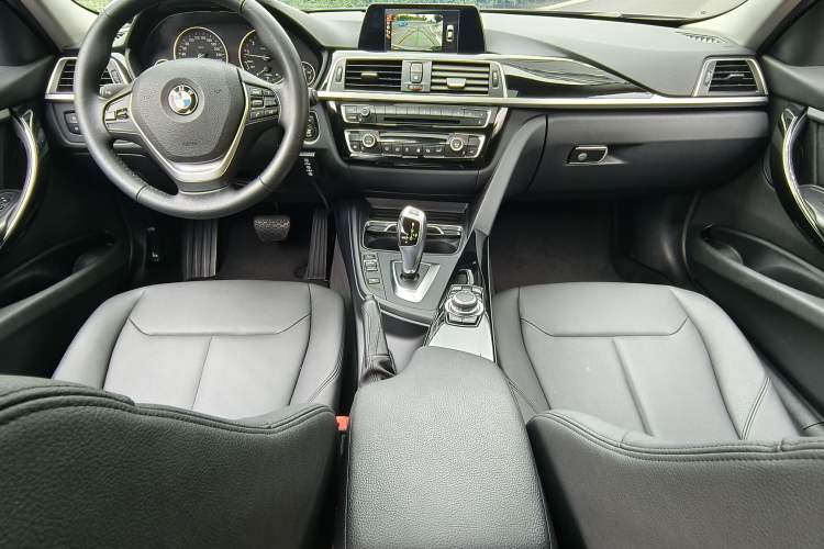 Used BMW 3 Series 2016 320Li Fashion Model Interior 2
