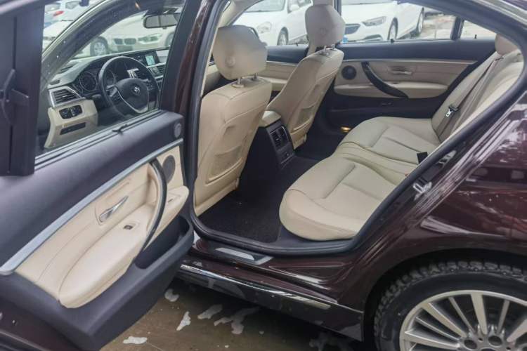 Used BMW 3 Series 2016 335Li Luxury Design Package Interior 3