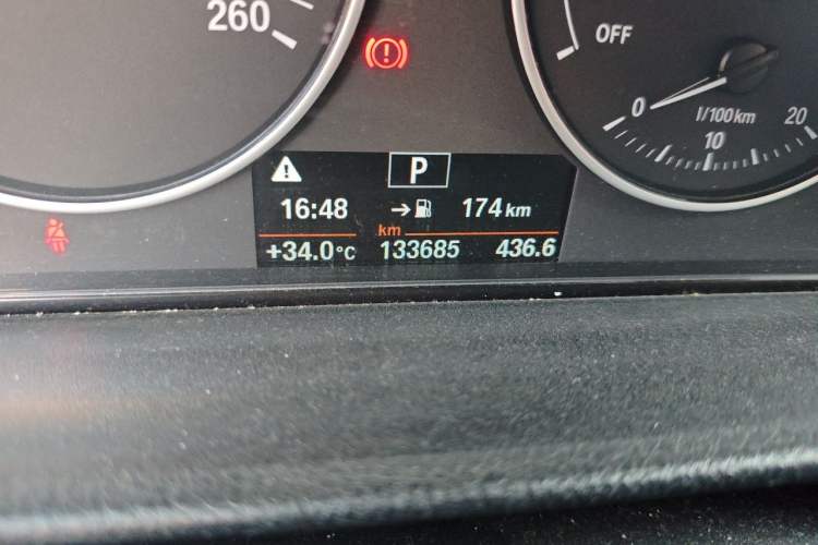 Used BMW 3 Series 2016 320Li Ambition Model Odometer Close Up