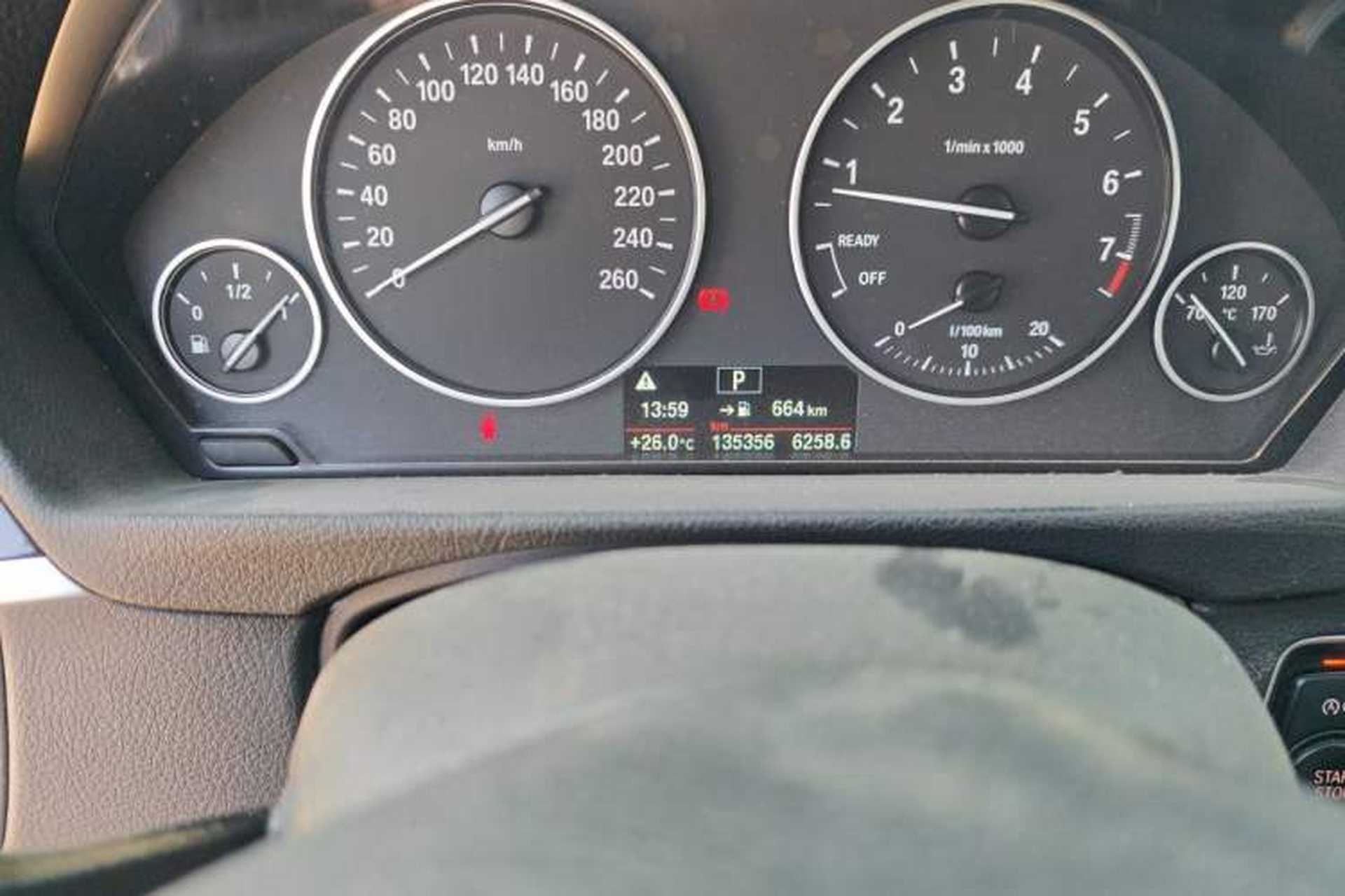 Used BMW 3 Series 2016 320Li Fashion Model Odometer Close Up
