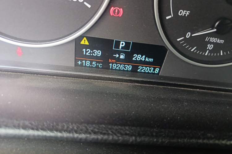 Used BMW 3 Series 2016 320Li Ambition Model Odometer Close Up