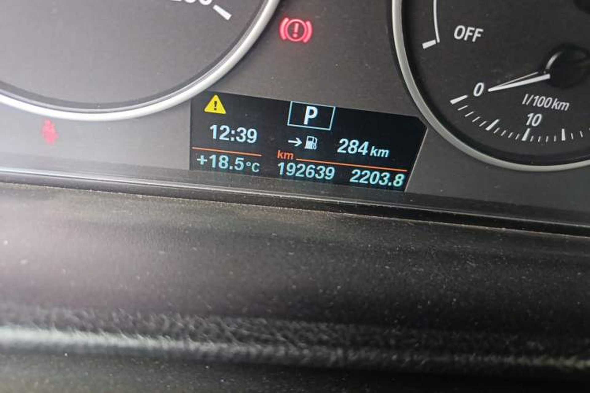 Used BMW 3 Series 2016 320Li Ambition Model Odometer Close Up