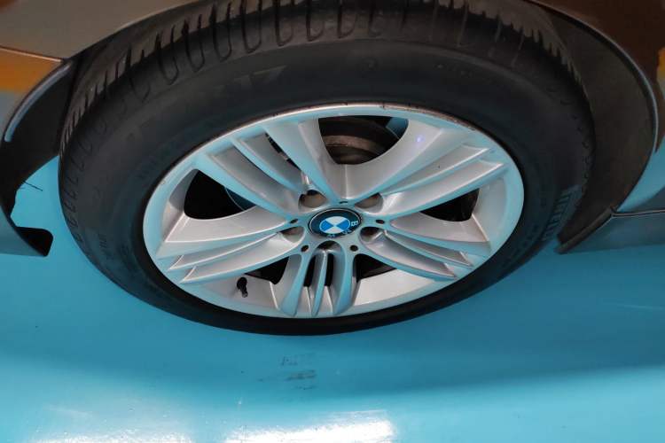 Used BMW 3 Series 2016 320Li Fashion Model Right Rear Wheel Hub