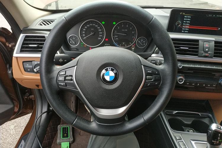 Used BMW 3 Series 2016 320Li Luxury Design Package Steering Wheel