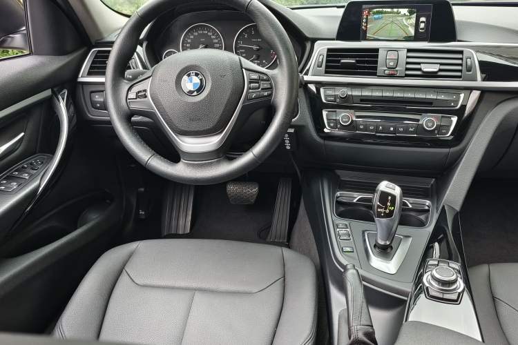 Used BMW 3 Series 2016 320Li Fashion Model Steering Wheel