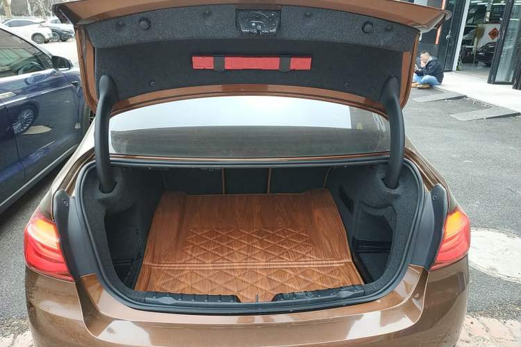 Used BMW 3 Series 2016 320Li Luxury Design Package Trunk