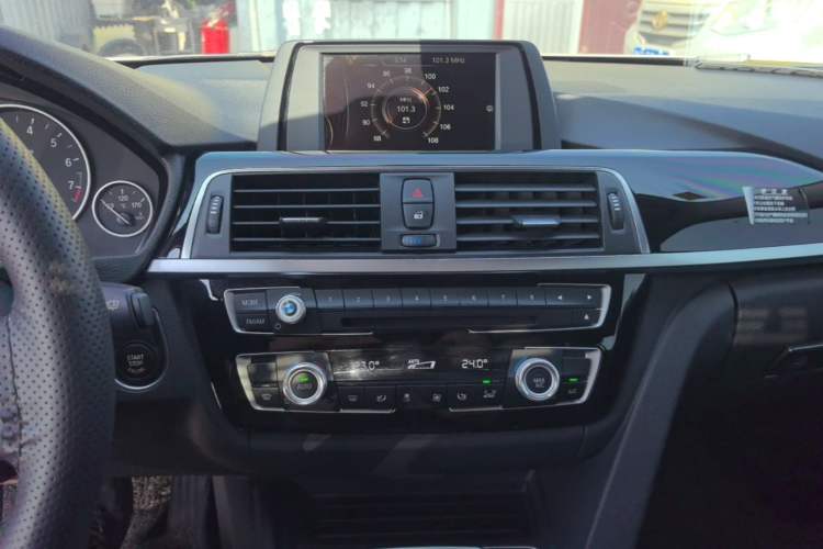Used BMW 3 Series 2016 320Li Ambition Model Audio And AC Panel