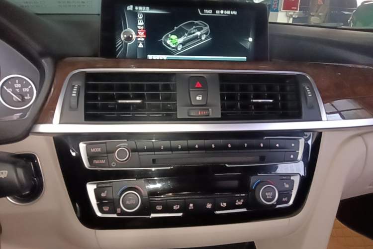 Used BMW 3 Series 2016 328Li xDrive Luxury Design Package Audio And AC Panel
