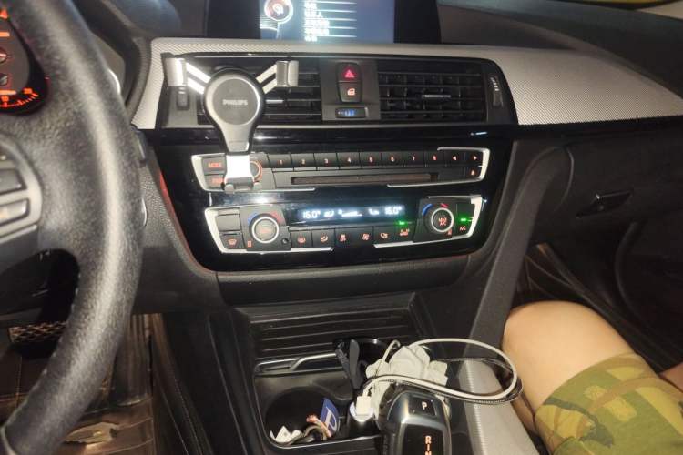 Used BMW 3 Series 2016 320Li Fashion Model Audio And AC Panel