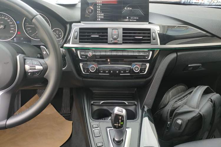 Used BMW 3 Series 2016 320i Fashion Model Audio And AC Panel