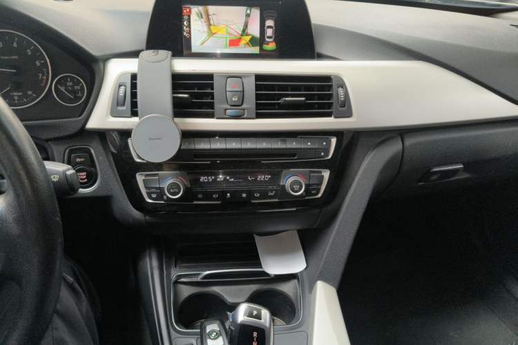 Used BMW 3 Series 2016 320Li Fashion Model Audio And AC Panel