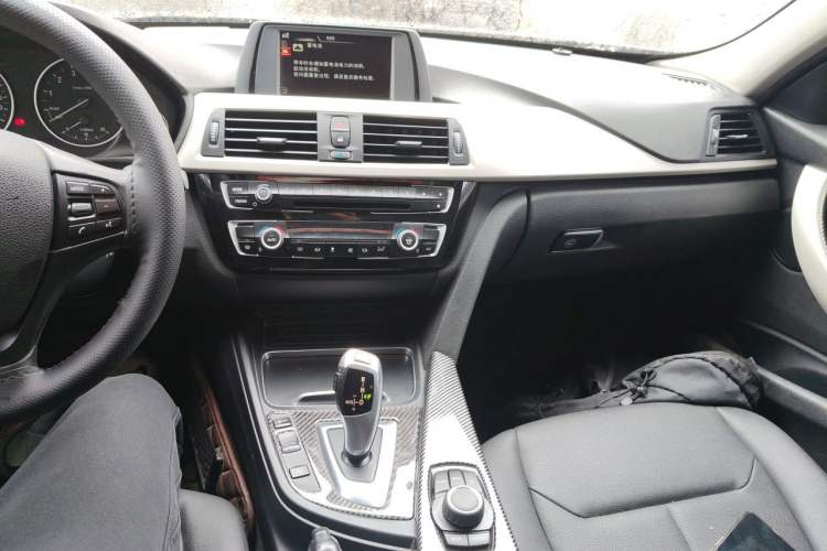 Used BMW 3 Series 2016 316i Fashion Model Audio And AC Panel