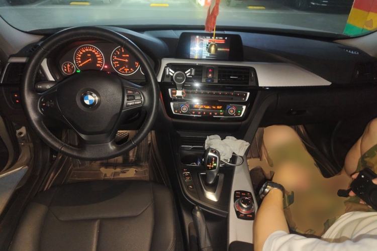 Used BMW 3 Series 2016 320Li Fashion Model Center Console