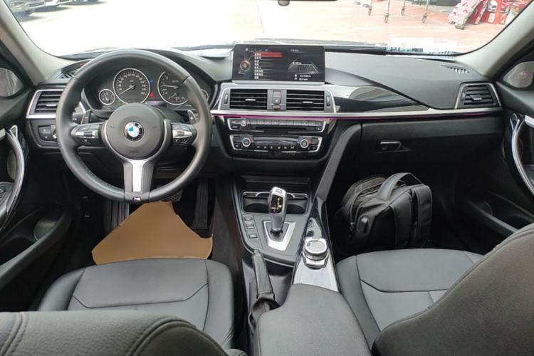 Used BMW 3 Series 2016 320i Fashion Model Center Console