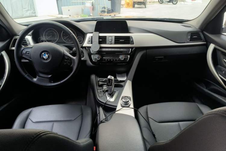 Used BMW 3 Series 2016 320Li Fashion Model Center Console