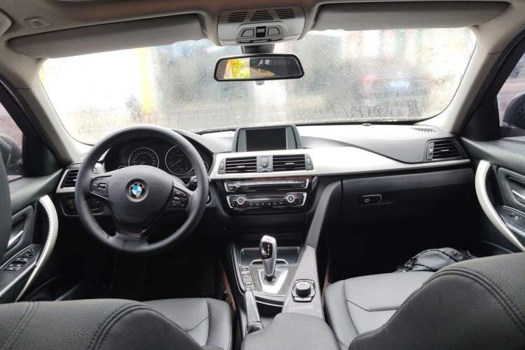 Used BMW 3 Series 2016 316i Fashion Model Center Console