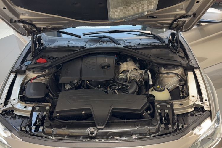 Used BMW 3 Series 2016 316Li Fashion Model Engine Bay