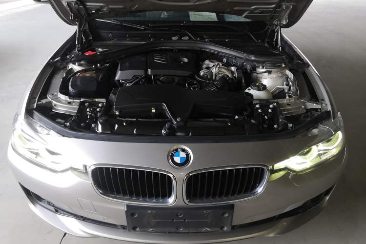 Used BMW 3 Series 2016 316Li Fashion Model Engine Bay