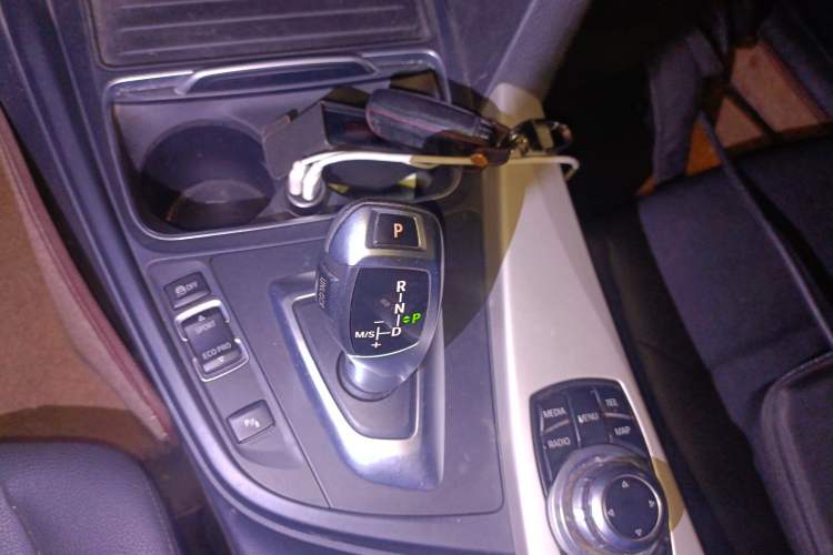 Used BMW 3 Series 2016 320Li Fashion Model Gear Lever