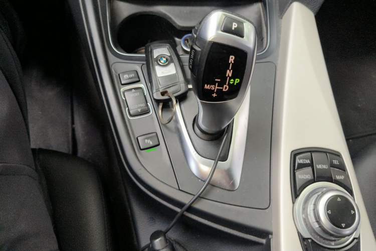 Used BMW 3 Series 2016 320Li Fashion Model Gear Lever