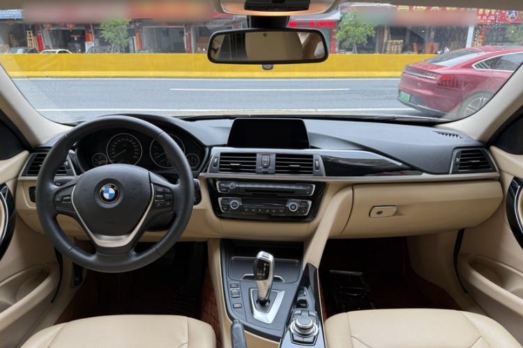 Used BMW 3 Series 2016 320i Fashion Model Interior 3