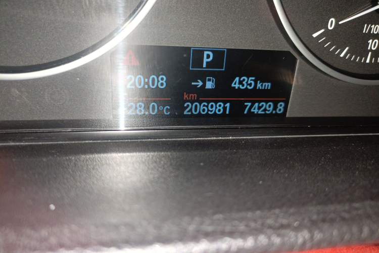 Used BMW 3 Series 2016 320Li Fashion Model Odometer Close Up