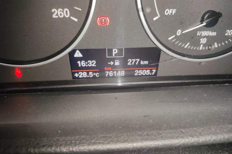 Used BMW 3 Series 2016 320Li Ambition Model Odometer Close Up
