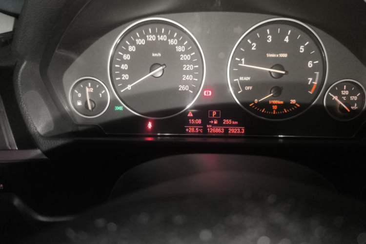 Used BMW 3 Series 2016 320Li Ambition Model Odometer Close Up