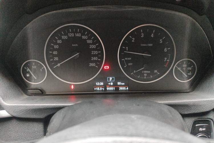 Used BMW 3 Series 2016 320Li Ambition Model Odometer Close Up