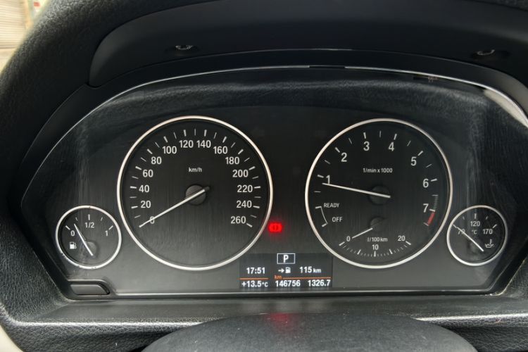Used BMW 3 Series 2016 320Li Ambition Model Odometer Close Up