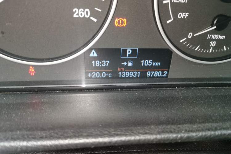 Used BMW 3 Series 2016 316Li Fashion Model Odometer Close Up