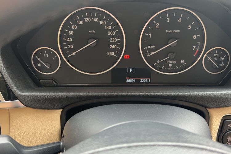 Used BMW 3 Series 2016 320i Fashion Model Odometer Close Up