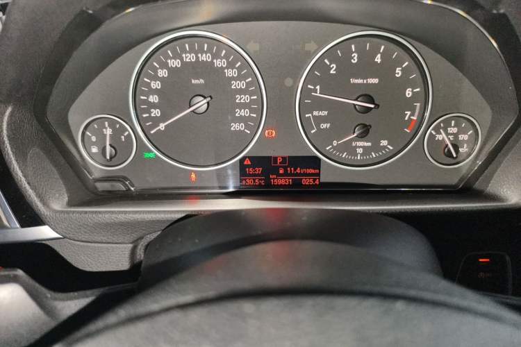 Used BMW 3 Series 2016 320Li Ambition Model Odometer Close Up