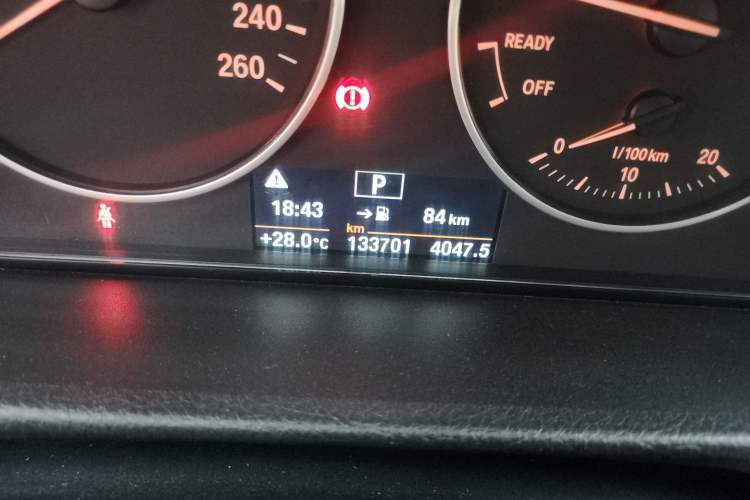 Used BMW 3 Series 2016 320Li Ambition Model Odometer Close Up