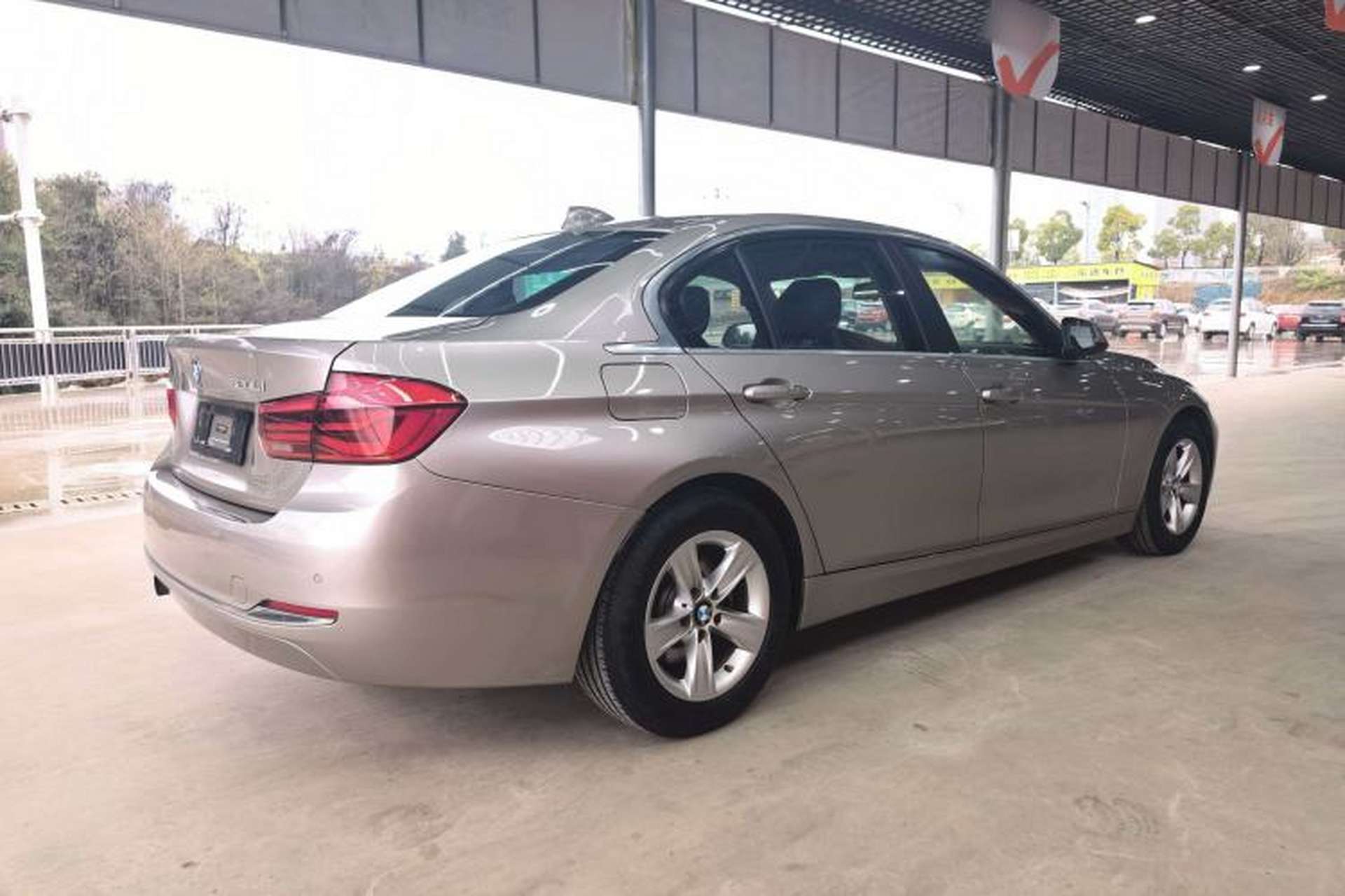 Used BMW 3 Series 2016 316Li Fashion Model Rear Right 45 Deg