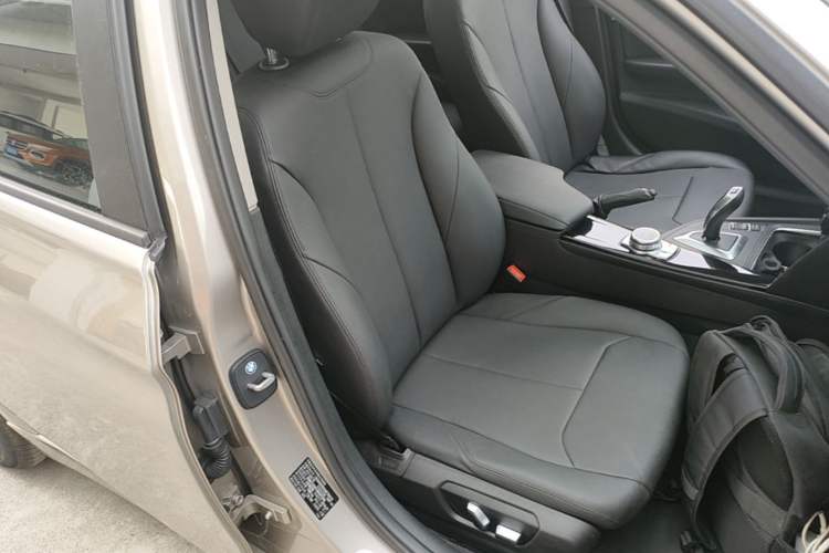 Used BMW 3 Series 2016 320i Fashion Model Right Front Seat