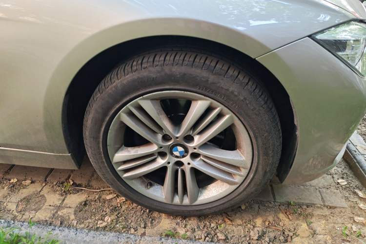 Used BMW 3 Series 2016 320Li Fashion Model Right Front Wheel Hub