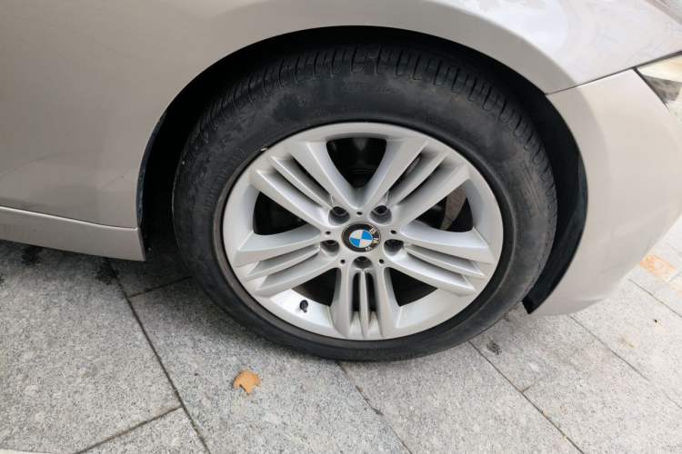 Used BMW 3 Series 2016 320Li Fashion Model Right Front Wheel Hub